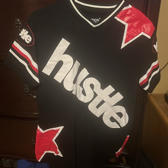 Evolution in design men's top - Picture 3 of 6